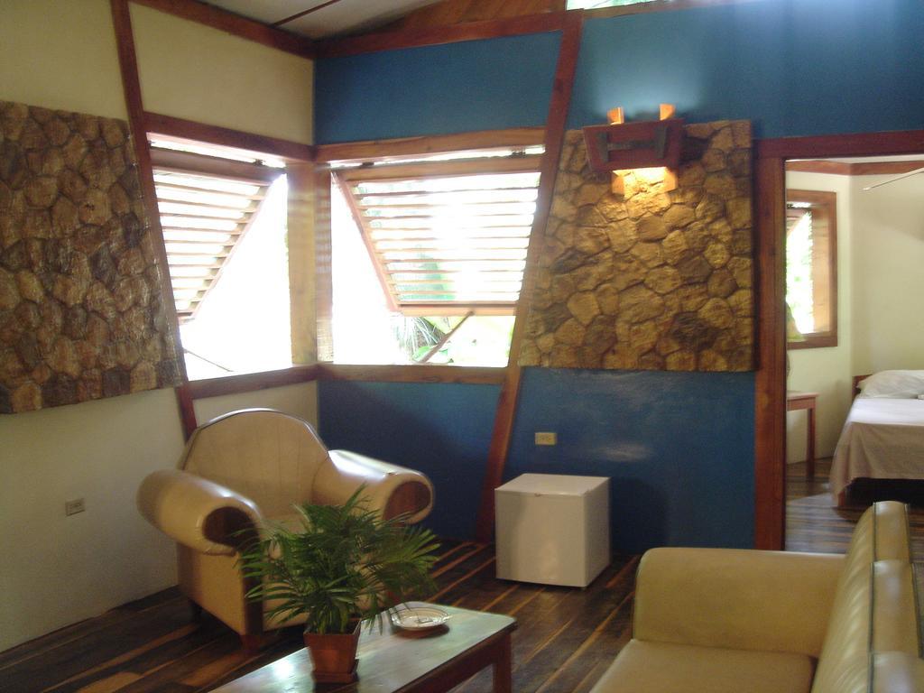 Whistling Bird Hotel Negril Exterior photo