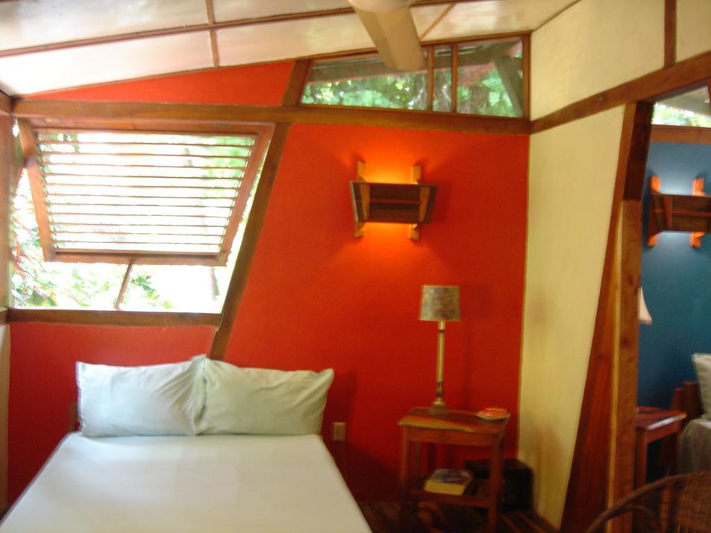 Whistling Bird Hotel Negril Exterior photo