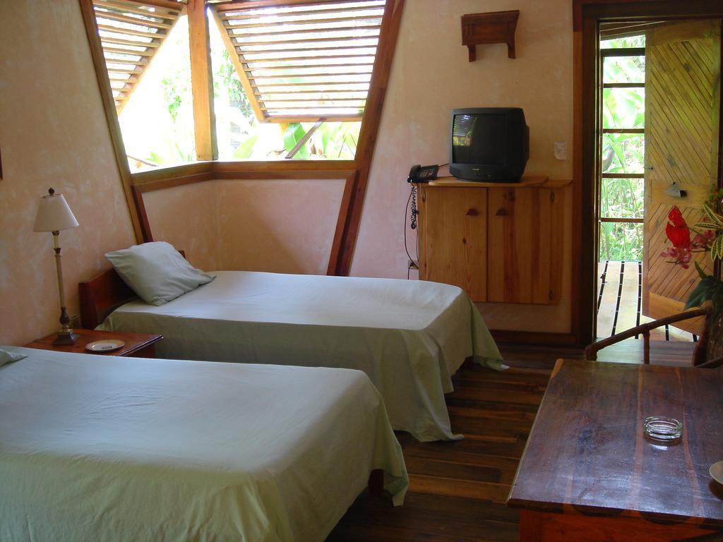 Whistling Bird Hotel Negril Exterior photo